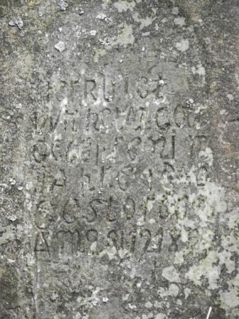 kamienna podstawa pod krzyż nagrobny - na cmentarzu ewangelickim.