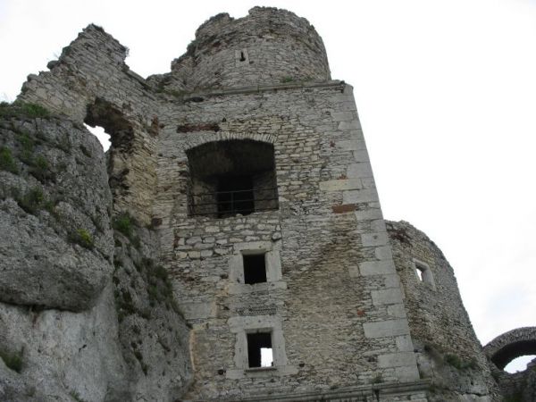 OGRODZIENIEC RUINY ZAMKU