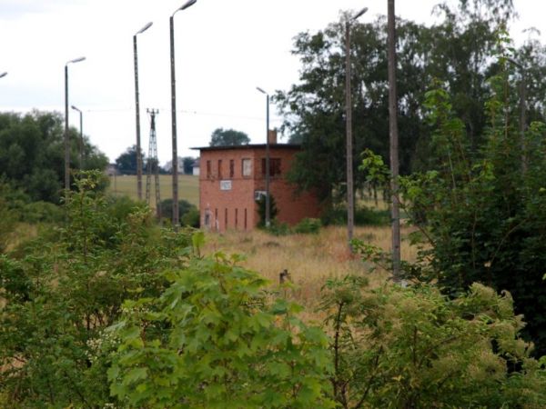 Zarastająca  stacja PKP