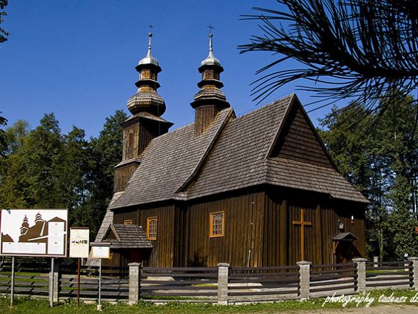 Graboszyce.
Kościół parafialny pw. św. Andrzeja pochodzi z XVI w, choć pierwsze wzmianki o miejscowym kościele parafialnym pochodzą z lat 1325–1327. Wyposażeni