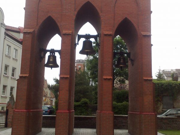 Dzwonnica w Kościele farnym  Podwyższenia Świętego Krzyża