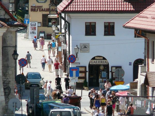 TURYŚCI NA ULICZKACH KAZIEMIERZA