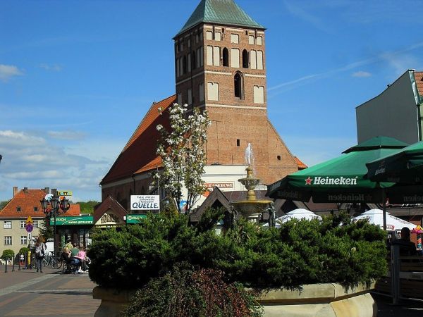 Sylwetka wieży Bazyliki Mniejszej pw. Ścięcia św. Jana Chrzciciela