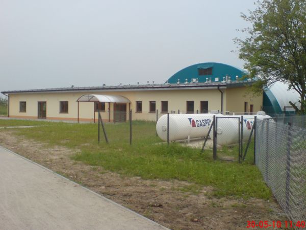 ...nowy przybytek...
...biblioteka,salka komputarowa z wielką salą przykryta namiotem...