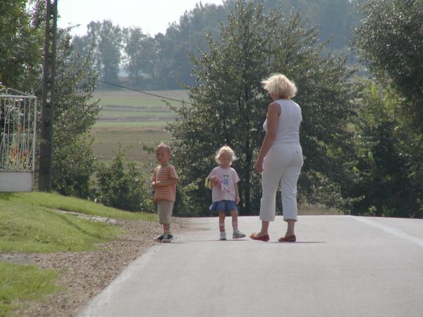 Wygiełdów: "wsi spokojna, wsi wesoła", jak chcesz wypocząć - zwłaszcza z małymi dziećmi - w ciszy, pośród przyrody i w otoczeniu życzliwych ludzi -  PRZYJEŻDZAJ