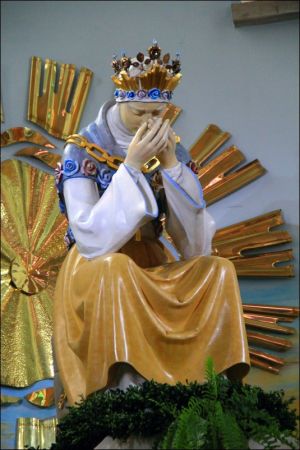 Klasztor Saletynów i Sanktuarium Matki Bożej z La Salette - Płaczącej  w Dębowcu  .  W kościele ukoronowana jest Matka Boża Saletyńska, która spełnia prośby lud