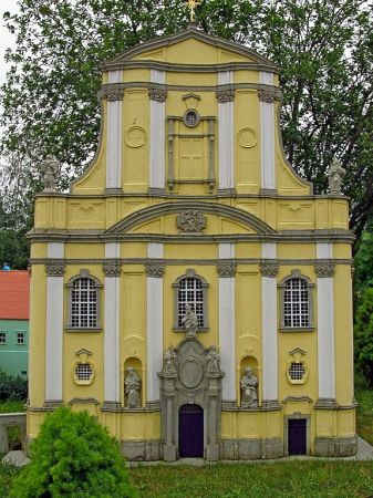 KOWARY - Park Miniatur Zabytków Dolnego Śląska - Kościół wraz z zabudowaniami klasztoru s.s. Benedyktynek to najstarsze istniejące obiekty powstałe w XVIII wiek