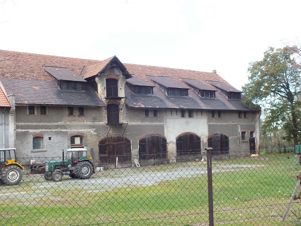 zachowany już  zabytkowy budynek gospodarczy