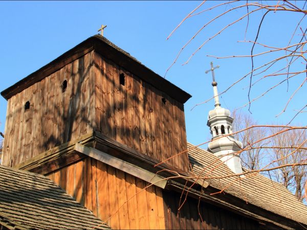 Drewniany, nieużytkowany kościół pw. św. Andrzeja Boboli w Krzeczowicach - (zbudowany ok. 1770 r.), dawna cerkiew parafialna pw. św. Mikołaja .