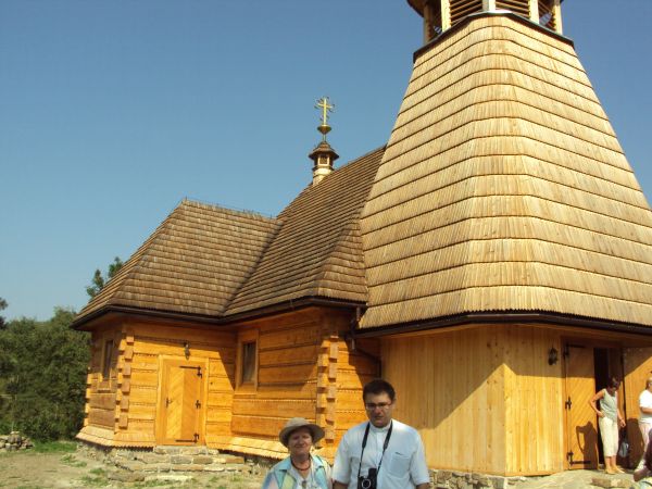 ...ale Wola Michowa to także przykład, że miejsca skazane przez los? ludzi? historię? na zapomnienie, potrafią się odradzać - słowa Wojtka Gosztyły "Kija". Na z
