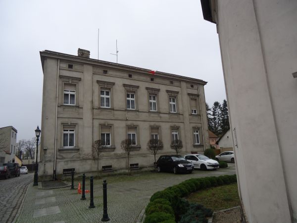 "Dom Księży" widziany z ul. Ks. Kan. Czesława Tuszyńskiego