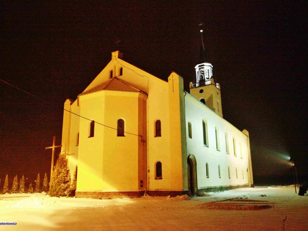 KOŚCIÓŁ  ZIMOWĄ  NOCĄ