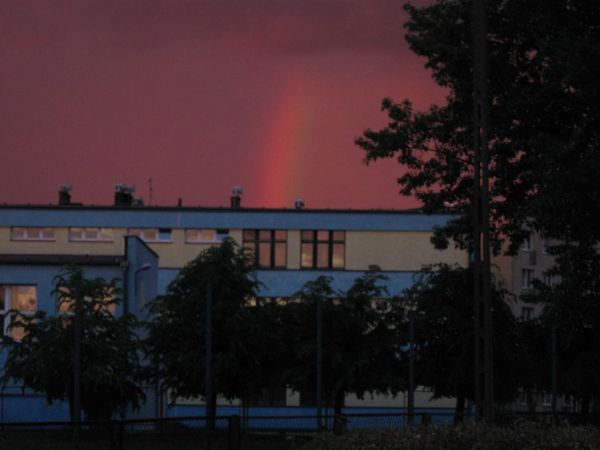 Tęcza nad szkoła nr 6.