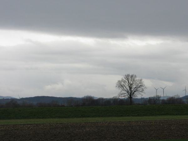 ten wał przyrzeczny to przy Pielnicy a oddziela ona tereny Gminy Haczów od terenów Gminy Besko, utworzonej w 1991 roku.