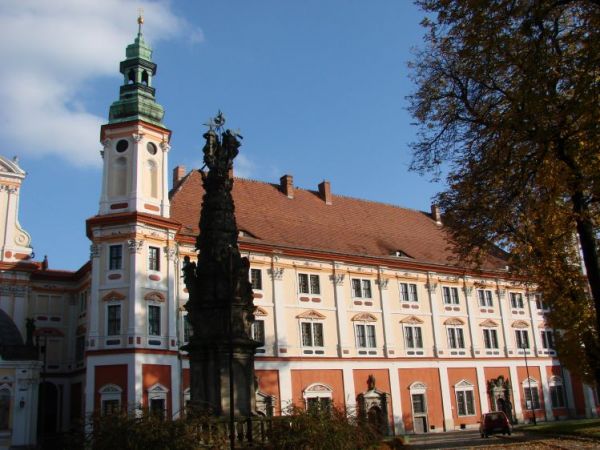 KLASZTOR  CYSTERSÓW