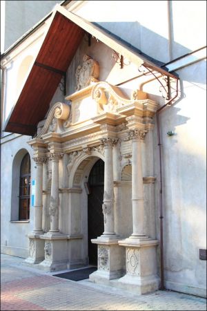 Kościół pw. św. Mikołaja i Stanisława biskupa w Jarosławiu przy ulicy Benedyktyńskiej. Przez starszych mieszkańców zwany Anna Kasarnia, został zbudowany w latac