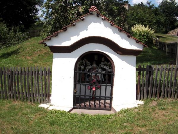 Kapliczka w Pławnej Dolnej.