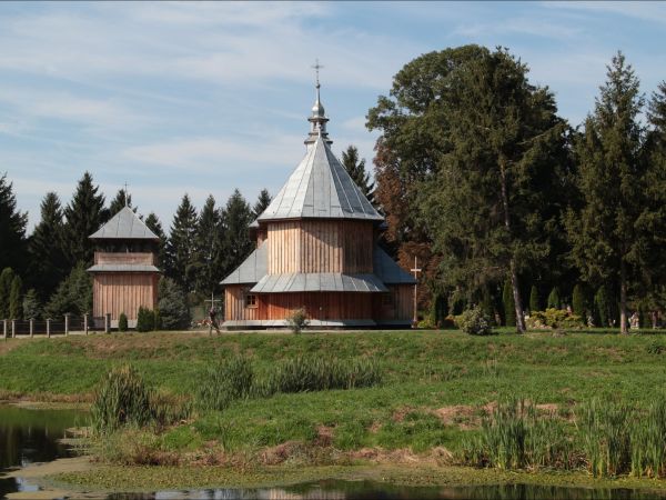 Cerkiew Narodzenia NMP w Stubienku – drewniana parafialna cerkiew greckokatolicka . Świątynia została wzniesiona w 1849 r. Od 1971 r . pełni funkcję kościoła rz