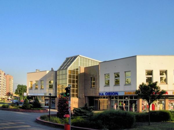 Kędzierzyn-Koźle - pawilony handlowe przy aleii Jana Pawła II