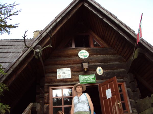 Schronisko PTTK na Małej Rawce - 1272m npm /jesienią 2012r. - zagrożone pożarem, teraz może już po odbudowie?/. Schronisko to, zaprojektowane zostało jako jedno