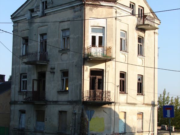Niszczejąca Kamienica Lejmanów