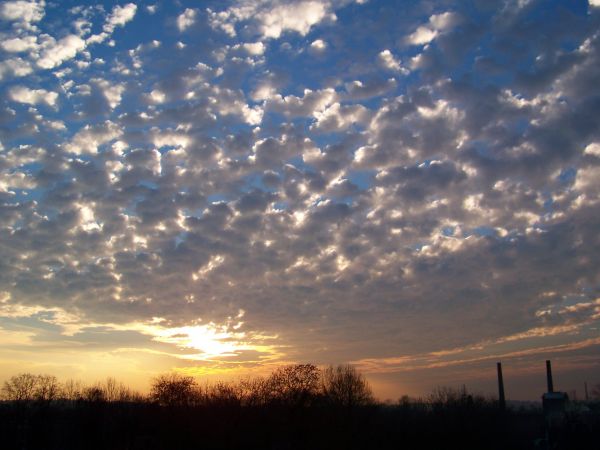 Jesienny zachód słońca.