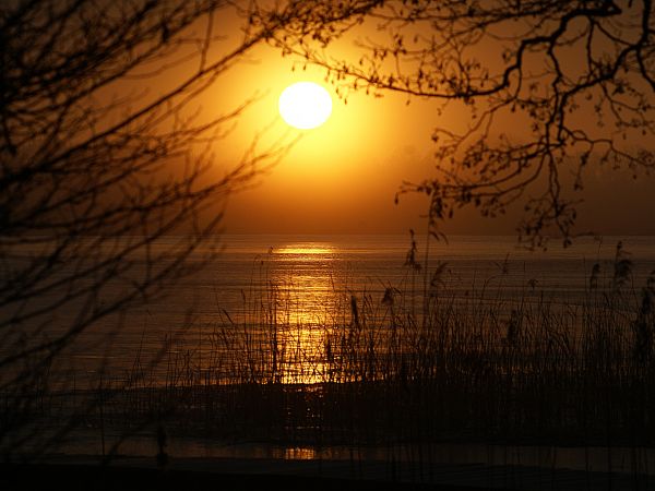 Poranek nad jeziorem Buntowo