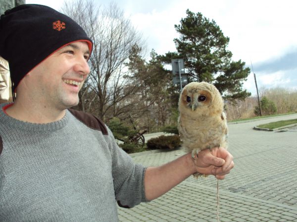 Hubert z Halinką - tam też : pokazy ptaków drapieżnych a kolega prowadzi hotel i restaurację.