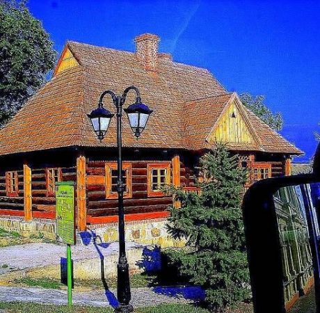 Przeniesiony z ul.kańczudzkiej do rynku