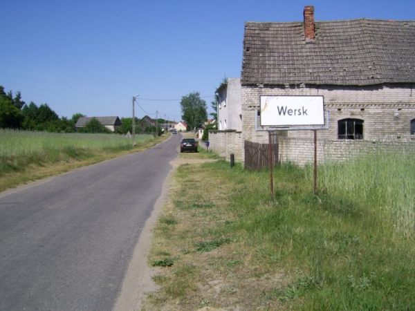 Wjazd od strony Zakrzewa.