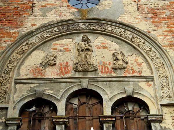 Zrujnowana , murowana cerkiew greckokatolicka , wybudowana w 1904 r. w stylu nowobizantyjskim w Starym Dzikowie. W 2007 r. w jej plenerach kręcono film A. Wajdy