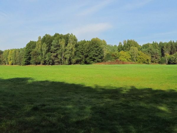 Panorama łąk nad rzeką w Małym Bukowcu, przy drodze powiatowej Borzechowo -  Ocypel