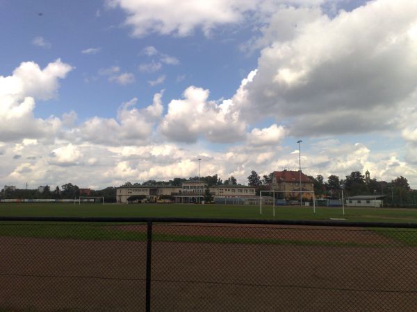 Kompleks sportowo – rekreacyjny przy Ulica Spokojnej 1a
• stadion lekkoatletyczny
• boisko piłkarskie
• korty tenisowe
• tor speedrowerowy
• siłownia
• sa