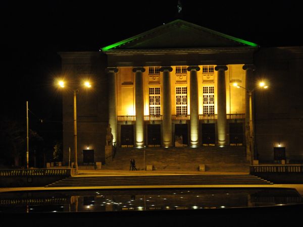 Poznań, Gmach Opery.