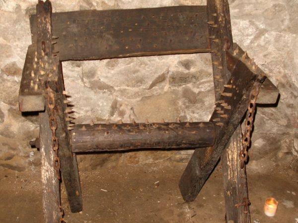 Sala tortur.-
Zamek CZOCHA
http://www.zamekczocha.pl/