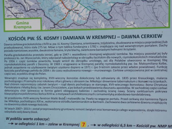 plansza z danymi o cerkwi oraz mapą - na niej oznaczenia szlaków turystycznych.