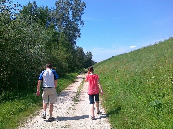 "Do  lata ,do lata piechotą będę szła..." -  " BAJM " .     Marsz przy wiślanym wale .