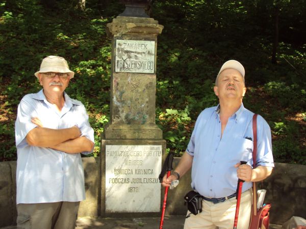 W 1866r. w Krynicy - już wówczas sławnym kurorcie - zażywał kąpieli Józef Ignacy Kraszewski, pamiątką jego pobytu jest popiersie, autorstwa Franciszka Wyspiańsk