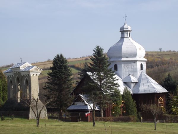 sylwetka / bryła / kształty / wizerunek tej sakralnej budowli / świątyni - kiedyś cerkwi / dziś kościoła - nawiązuję swą urodą - pięknem do soboru w stylu bizan