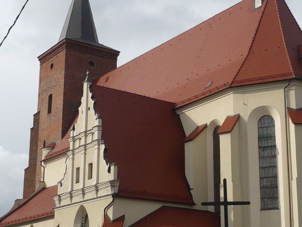 Wspomniany kościół Farny p.w.Św. Jana Chrzciciela z 1592-97 fundacji J.Rozdrażewskiego.