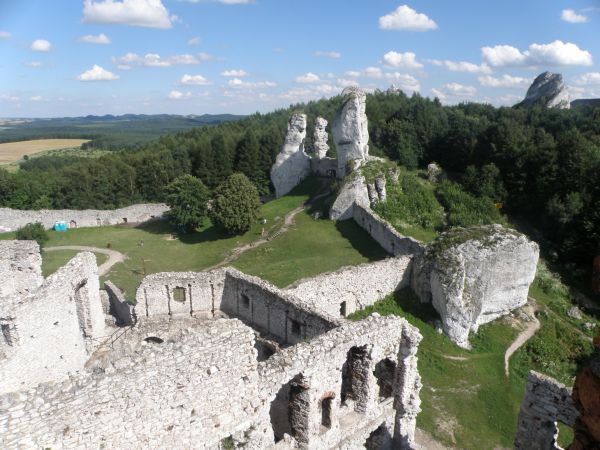 Zamek OGRODZIENIEC **** http://www.zamek-ogrodzieniec.pl/ **** http://zamki.net.pl/zamki/podzamcze/podzamcze.php **** Zamek Ogrodzieniec znajduje się w Podzamcz