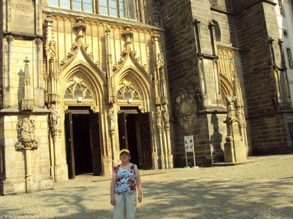 wejście główne do Katedry Świdnickiej - kościół pw. św. Stanisława Biskupa Męczennika i św. Wacława Męczennika, farny, gotycki - XIV-XVI wiek, o bogatym barokow