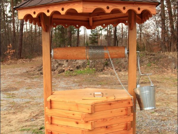 Studnia przy cerkwi w Mołodyczu