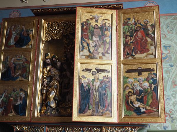 tryptyk na galeryjce Chóru Bractwa Maryjnego - tzw. Chóru Mieszczan, tam  ubogacali śpiewem odprawianie liturgii mszalnych przedstawiciele różnych profesji, war