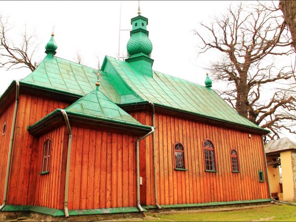 Cerkiew greckokatolicka p.w. Soboru Bogarodzicy w Hłomczy , zbudowana w 1859 r. Obok cerkwi wzniesiono w tym samym czasie dzwonnicę murowaną, w której wiszą trz