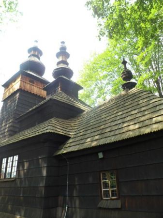 cerkiew jest budynkiem drewnianym, trójdzielnym, jednonawowym, konstrukcji zrębowej, z wieżą konstrukcji słupowej.