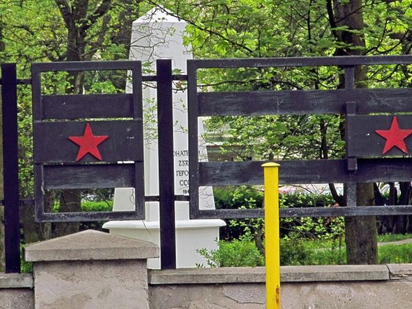 Cokół na Cmentarzu Żołnierzy Radzieckich