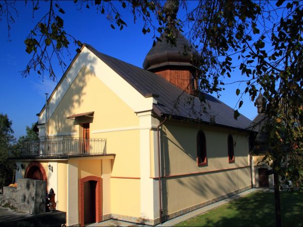 Murowana parafialna cerkiew greckokatolicka św. Michała Archanioła w Olszanach . Cerkiew została zbudowana w 1924, w miejscu wcześniejszej murowanej cerkwi, zbu