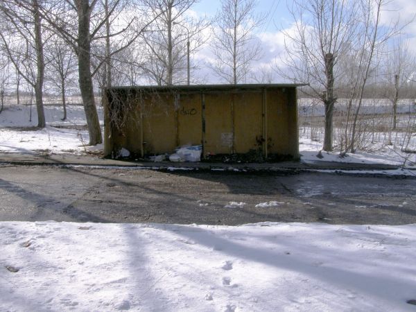 Zdewastowana fabryka domów ul. Północnej   fot.  7 Przystanek autobusowy