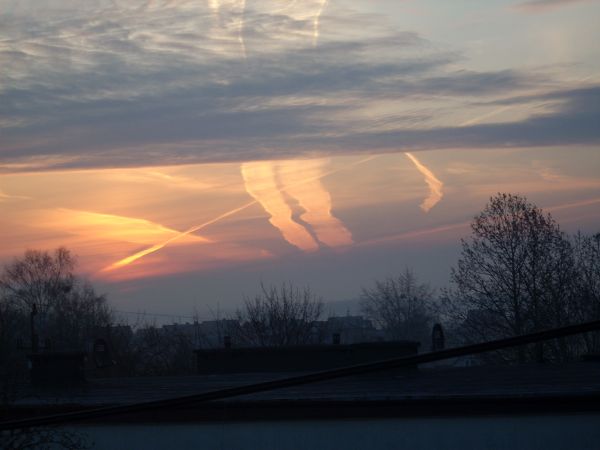 Podniebne autostrady nad Piłatowszczyzną rankiem...